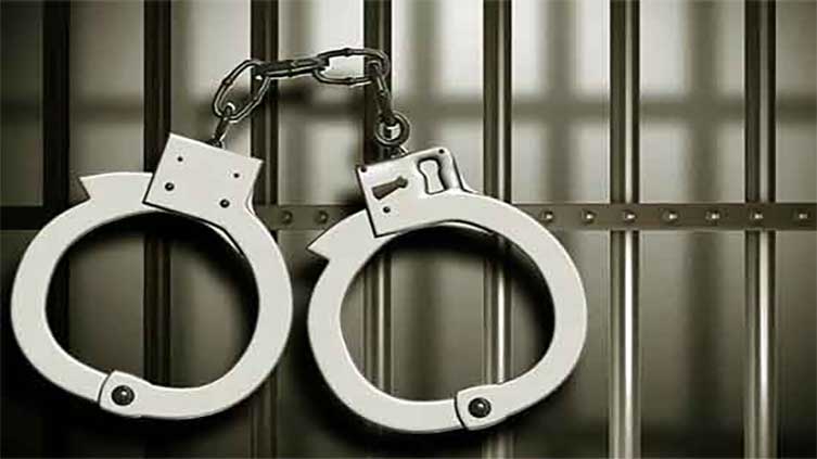 Police arrest three robbers including ringleader in Mananwala