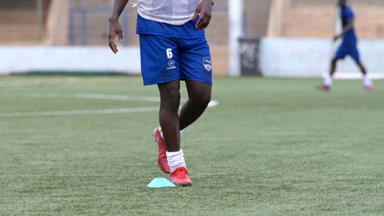 Young Senegalese football lovers flock to artificial turf