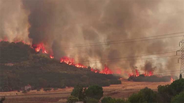 Washington state wildfire threatens homes, farms, gas pipeline