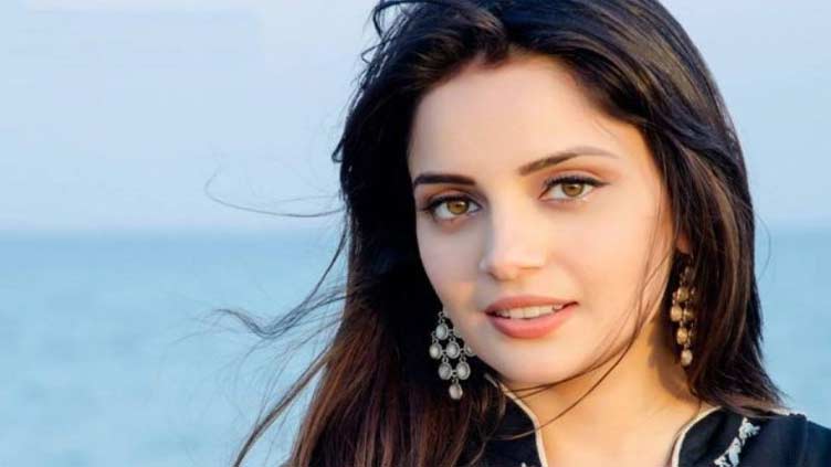 Armeena Khan vacationing in UK