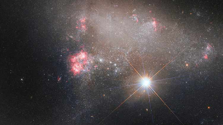 Hubble images a Starstruck Galaxy