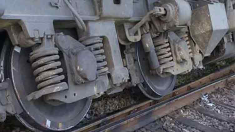 Fertilisers-laden train derails near Bahawalpur 