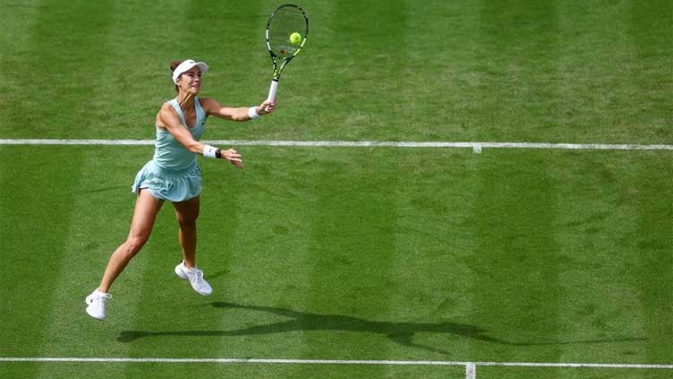 Bernarda Pera wins three-set opener in Hamburg