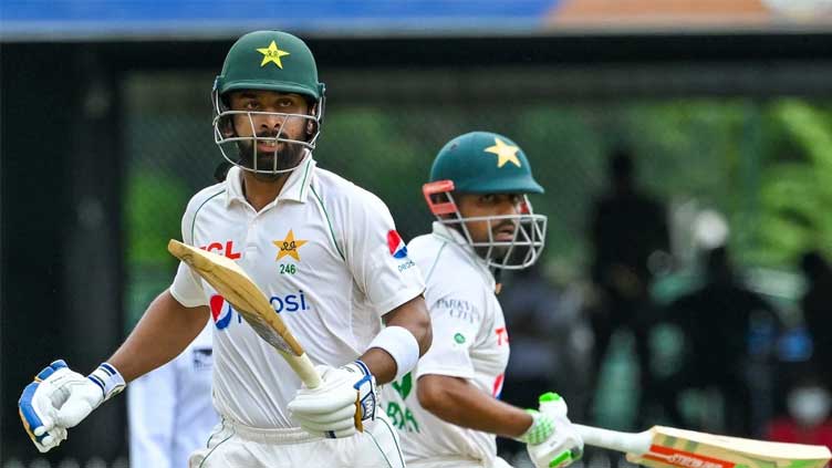 Rain halts Pakistan's onslaught in second Test