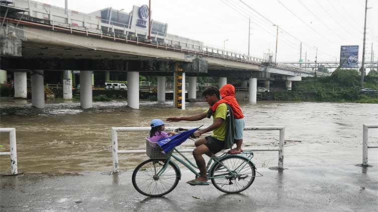 Coastal Chinese city shut down schools and offices for Typhoon Doksuri