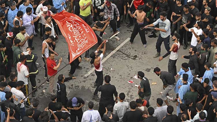 Shiites in Indian-occupied Kashmir march to mourn martyr after 33-year ban lifted