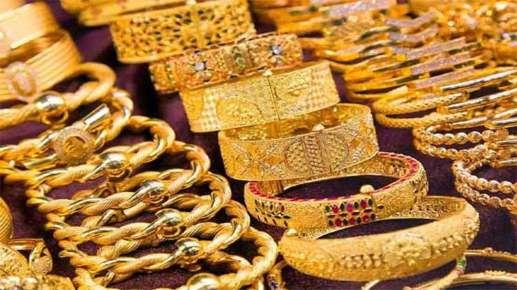 Gold rates surge by Rs2,600 per tola