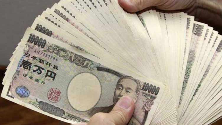 Yen advances on BOJ policy tweak speculation, dollar steady