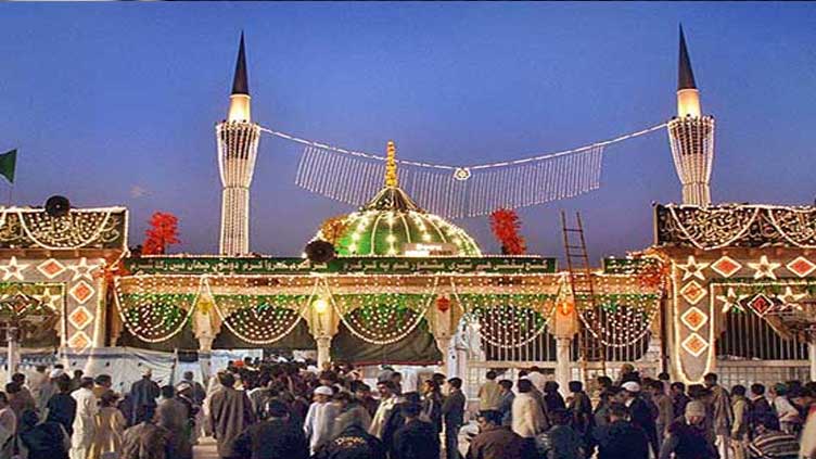 CM Naqvi, Dar perform ghusl at Data Darbar