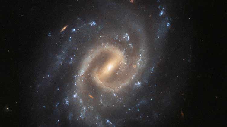 Hubble peers at a tranquil galaxy
