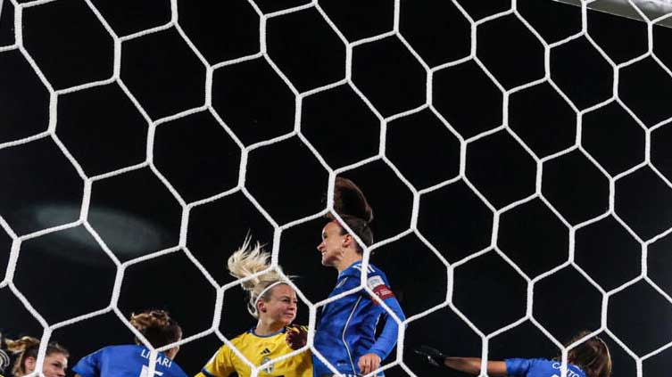 Five-star Sweden crush Italy to reach World Cup last 16