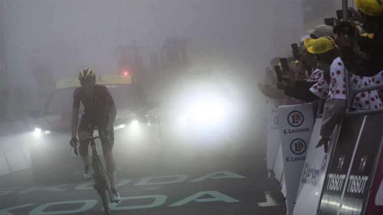 Vollering grasps Women's Tour de France lead with fog-bound victory