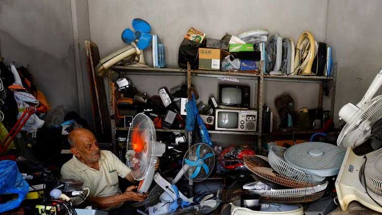 Business booms for Gaza repairman as heatwave fans demand