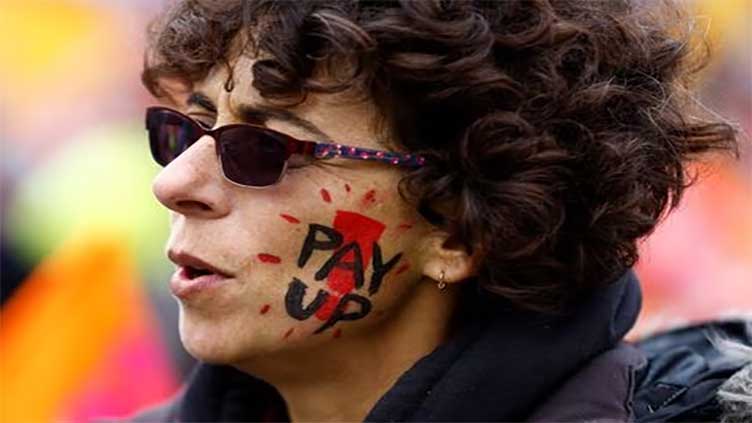 Teachers in England accept pay offer and will end strikes