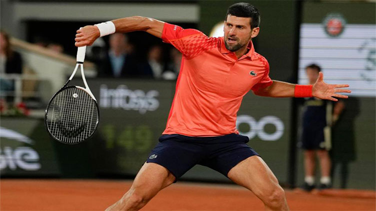 Djokovic brushes aside Kosovo row to reach French Open last 32