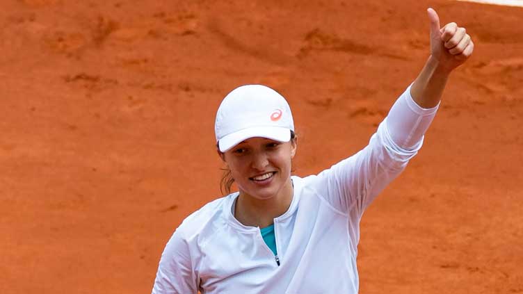 Swiatek eyes French Open last 32 as Andreeva strikes blow for teens