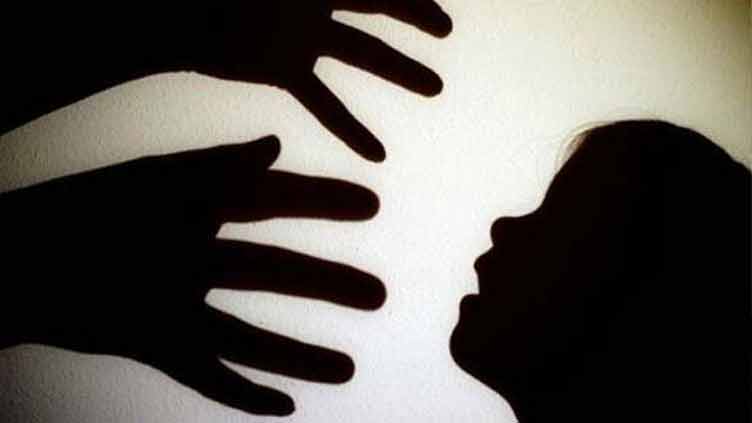 Minor girl raped, suspect flees in residents' presence - Crime - Dunya News