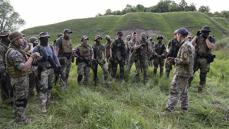 Pro-Ukraine group of Russian partisans plans to give prisoners to Kyiv