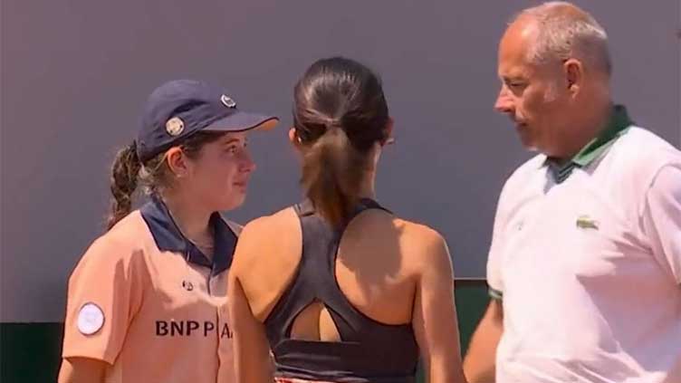 Doubles pair disqualified after ball girl is hit