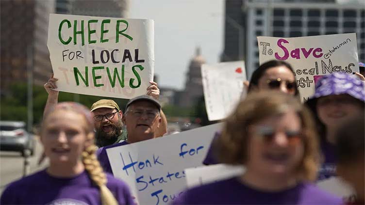 Hundreds of journalists strike to demand leadership change at biggest US newspaper chain