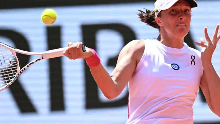 Swiatek in ominous French Open form as Sabalenka targets final