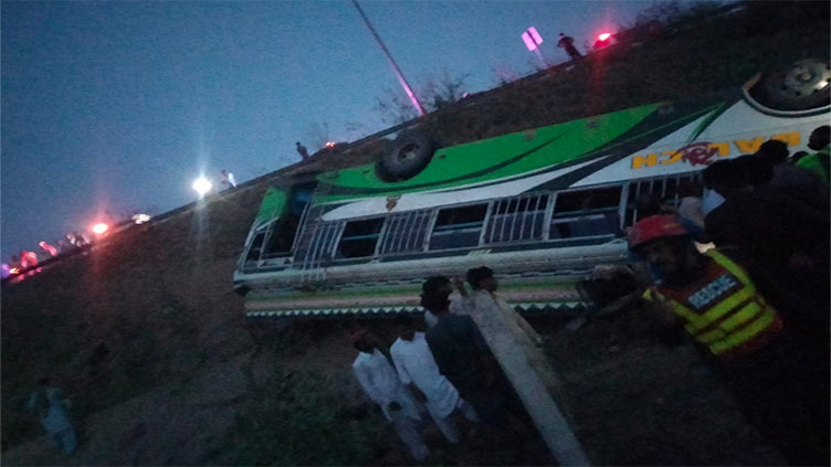 Four killed in road mishap at Sheikhupura Motorway