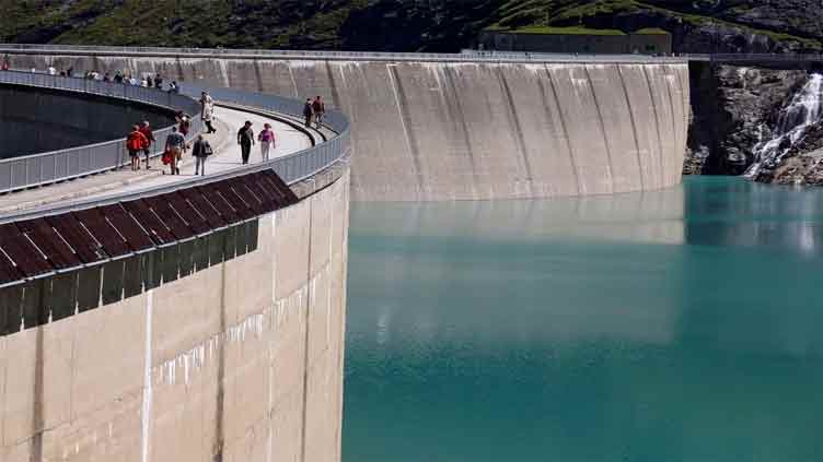 Global water reservoir volumes decline despite construction boom: study