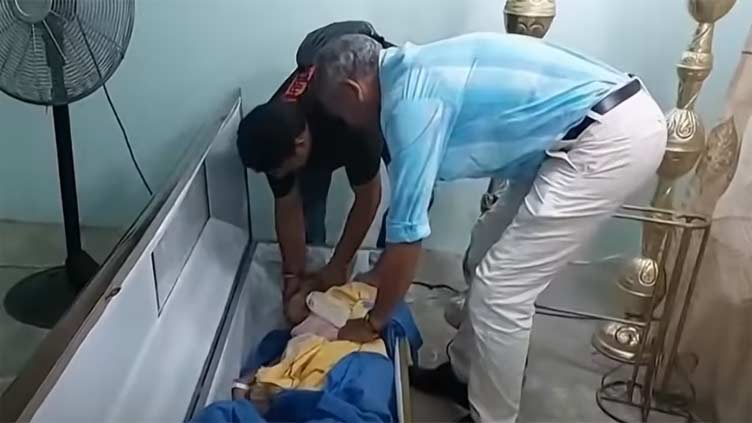 Woman Declared Dead In Ecuador Revives During Her Wake Weirdnews Dunya News 
