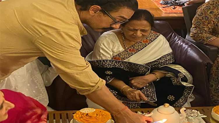 Aamir Khan celebrates his mother's birthday in style 