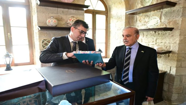PM visits historical buildings, museum in Baku