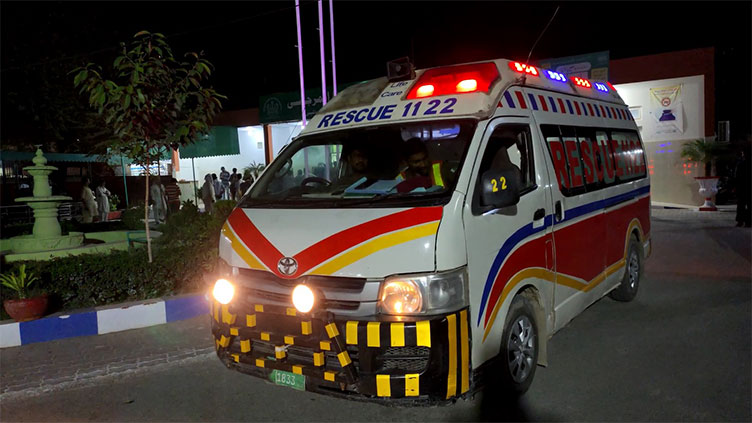 18 injured in road mishaps in Shujabad and Pakpattan