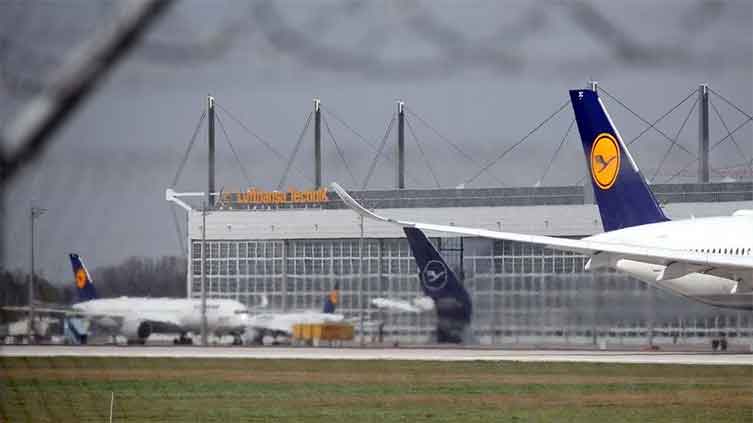 Lufthansa submits new offer to pilots ahead of strike deadline