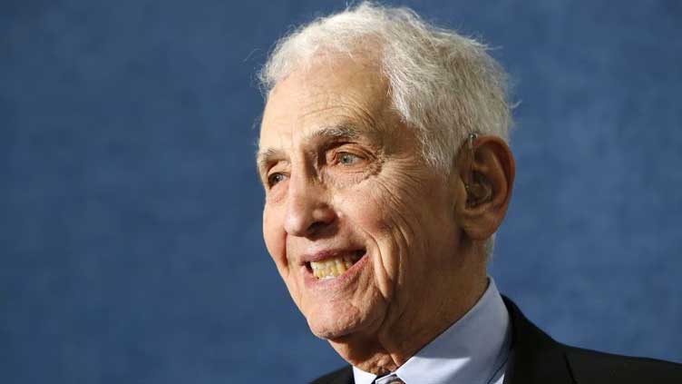 Daniel Ellsberg, who leaked 'Pentagon Papers,' dies at 92