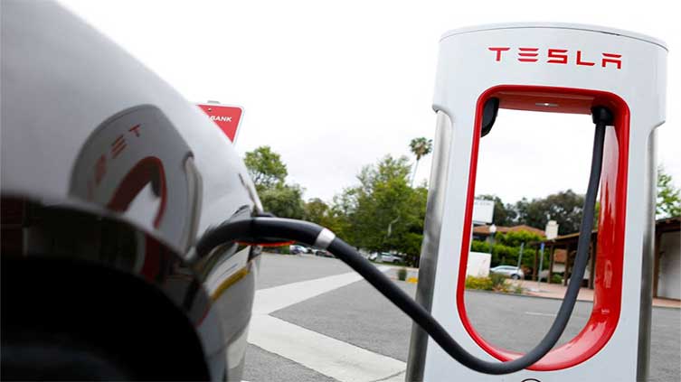 Washington state plans to mandate Tesla's charging plug