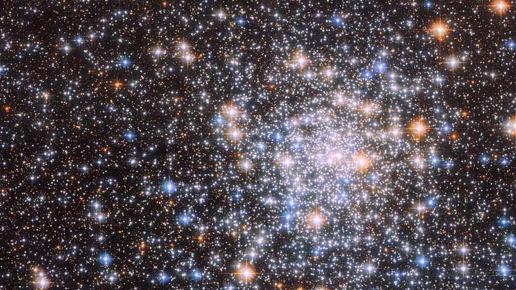 Hubble glimpses a glistening cluster