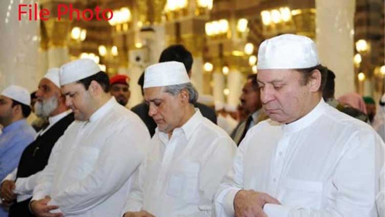Nawaz Sharif offers Eid prayers at Dubai's Emirates Hill 