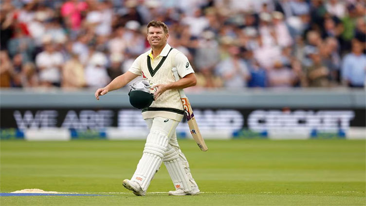 Warner bats through pain to move closer to Sydney farewell