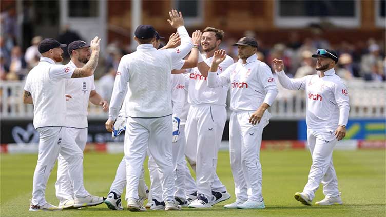 Lively England hit back to restrict Australia to 416