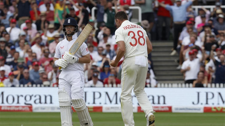 Hook-happy England give away their wickets in 2nd Ashes Test