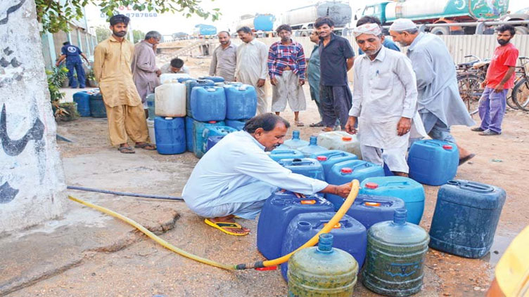 Acute water shortage hits port city 