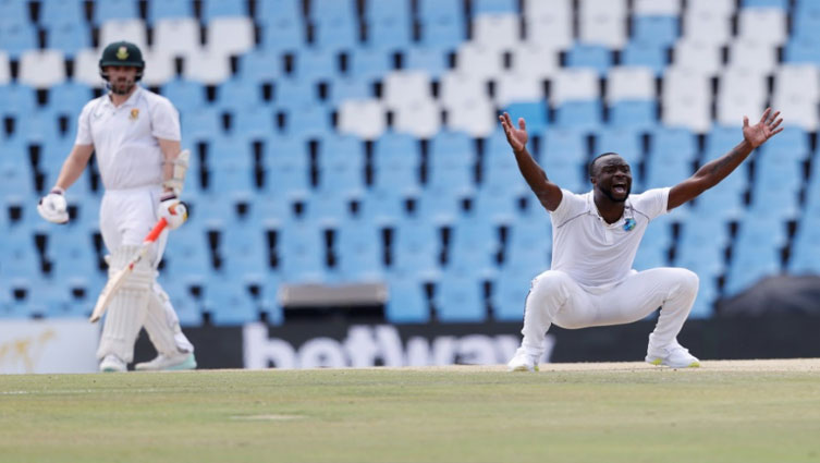 South Africa strike back after second innings collapse