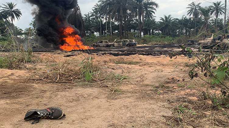 Blast at Shell's Nigeria oil pipeline kills at least one