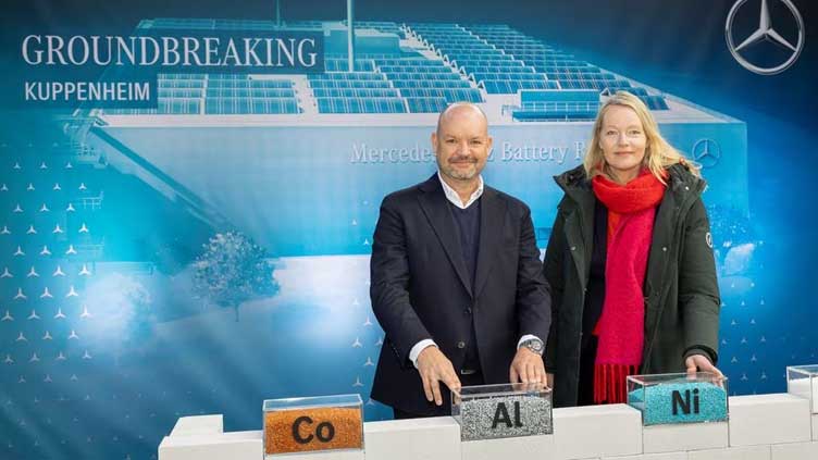  Mercedes-Benz begins building battery recycling factory in southern Germany