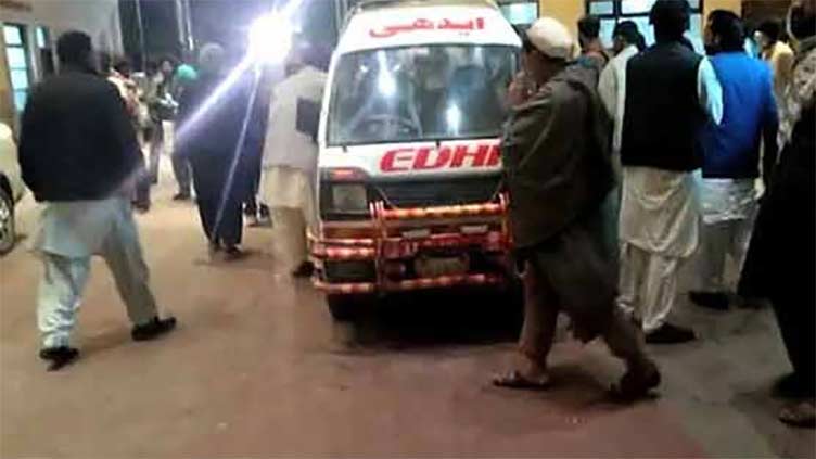 Trailer crushes three to death in Karachi 