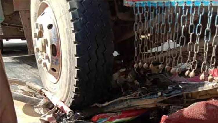 Five killed in horrific trailer-truck collision 