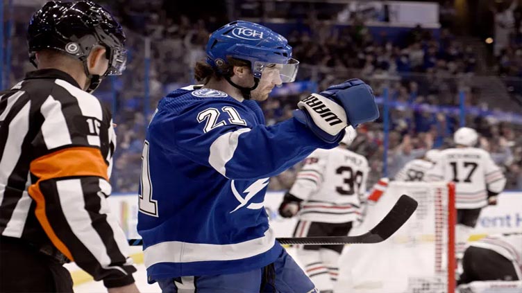 Lightning beat Blackhawks 3-1; Stamkos injures left leg