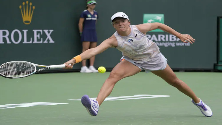 Swiatek dominates at BNP Paribas Open; Murray advances