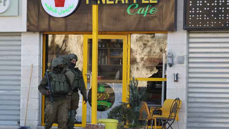 Israeli army shoots dead three Palestinian gunmen in West Bank