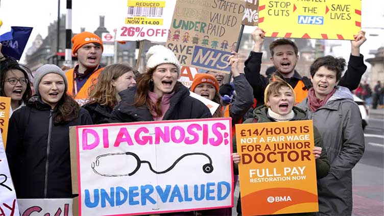 UK: Tens of thousands of doctors kick off 3-day strike