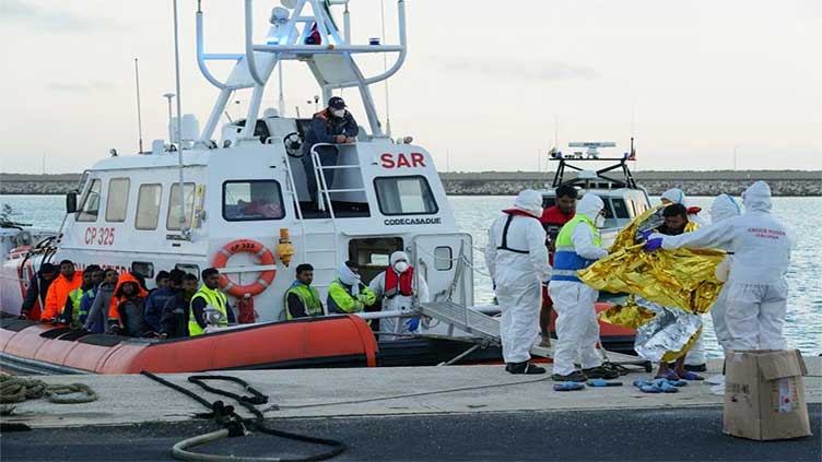 Thirty migrants missing in shipwreck off Libya, charity blames Italy